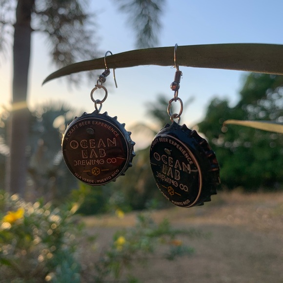Ocean lab beer bottle top earring Puerto Rico - Picture 3 of 4